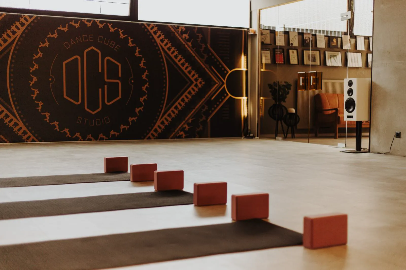 Yogilates Vorbereitung im Dance Cube Studio